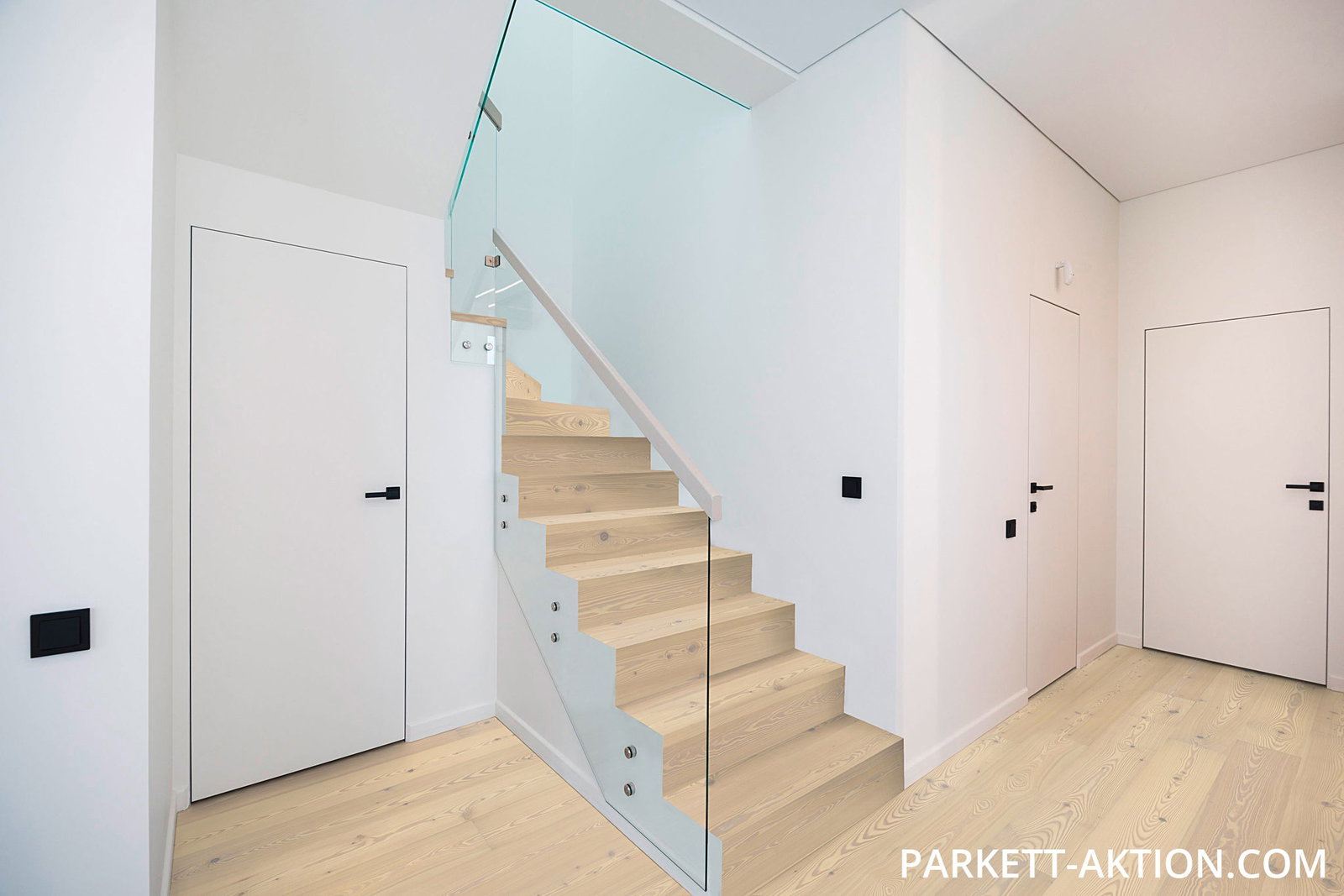 Parket Treppen Profil l modern 190155 gebürstet astig weiss geölt