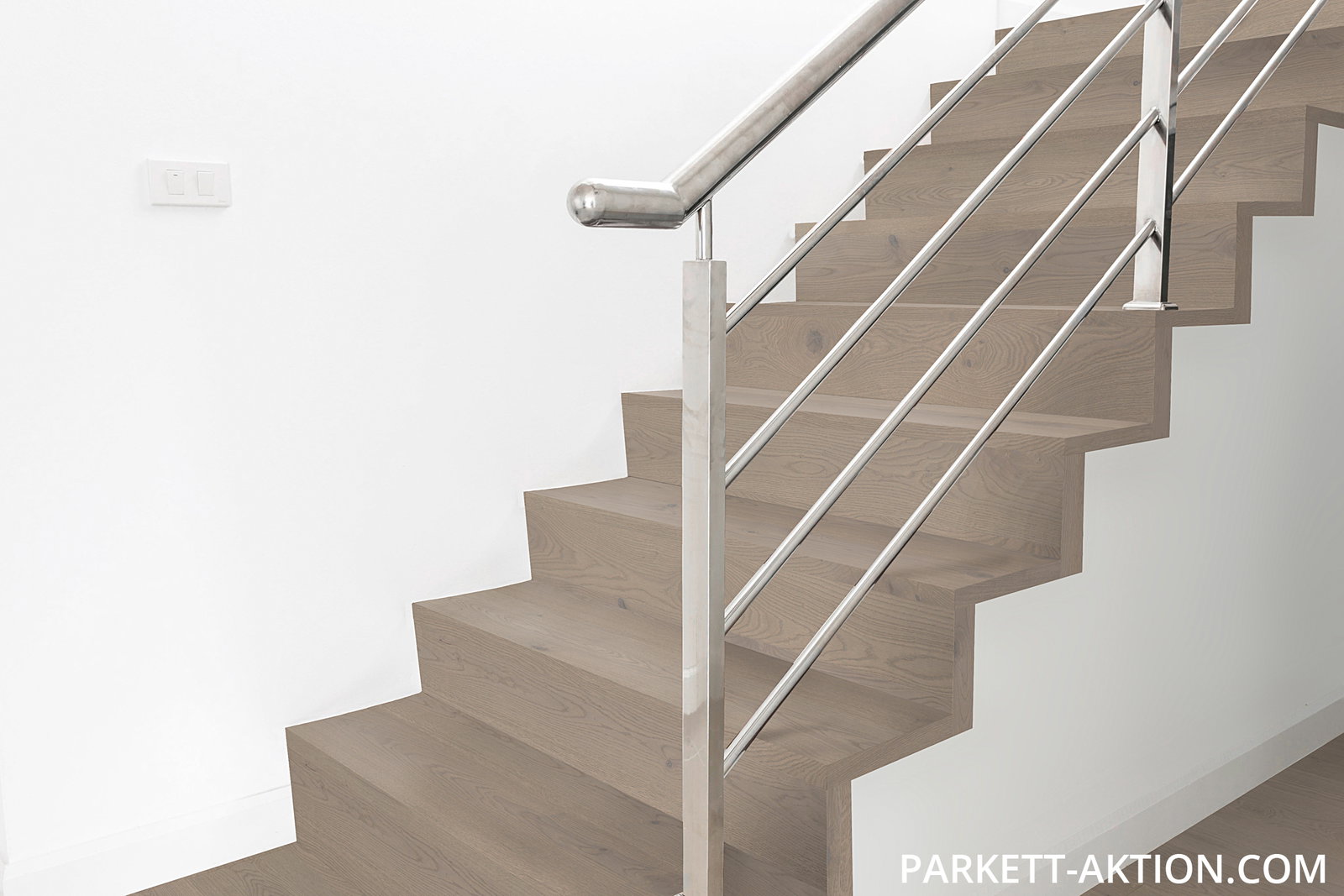 Parket Treppen Profil L modern 132310 eiche gebürstet grau lackiert geölt