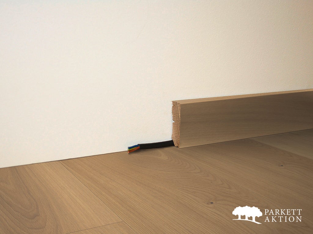 Massivholz Sockelleisten Eiche leicht weiss matt lackiert