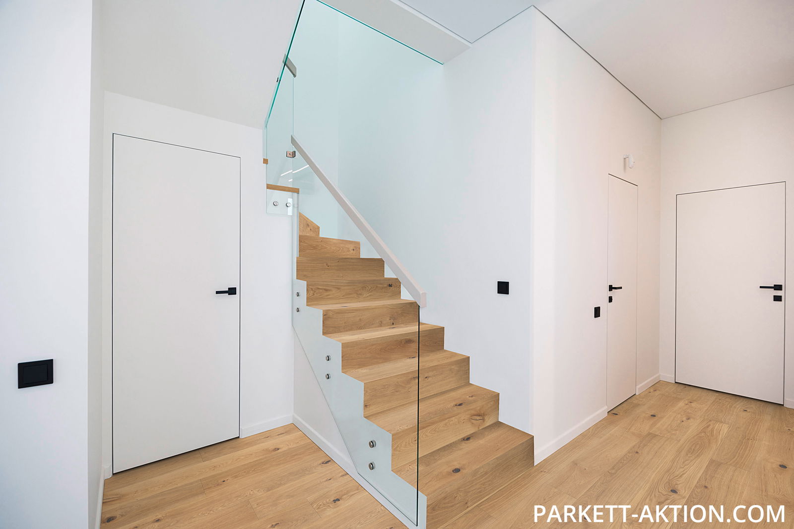 Parket Treppen Profil l modern 132300 gebürstet country lackiert geölt