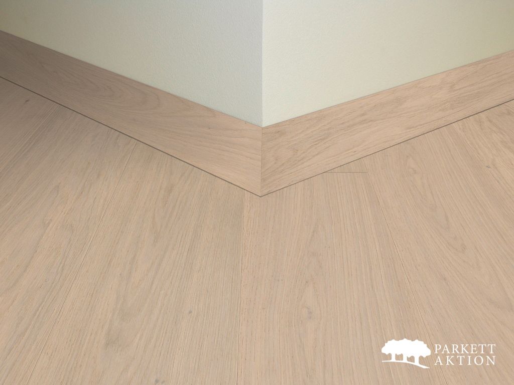 Sockelleisten Eiche creme weiss lackiert