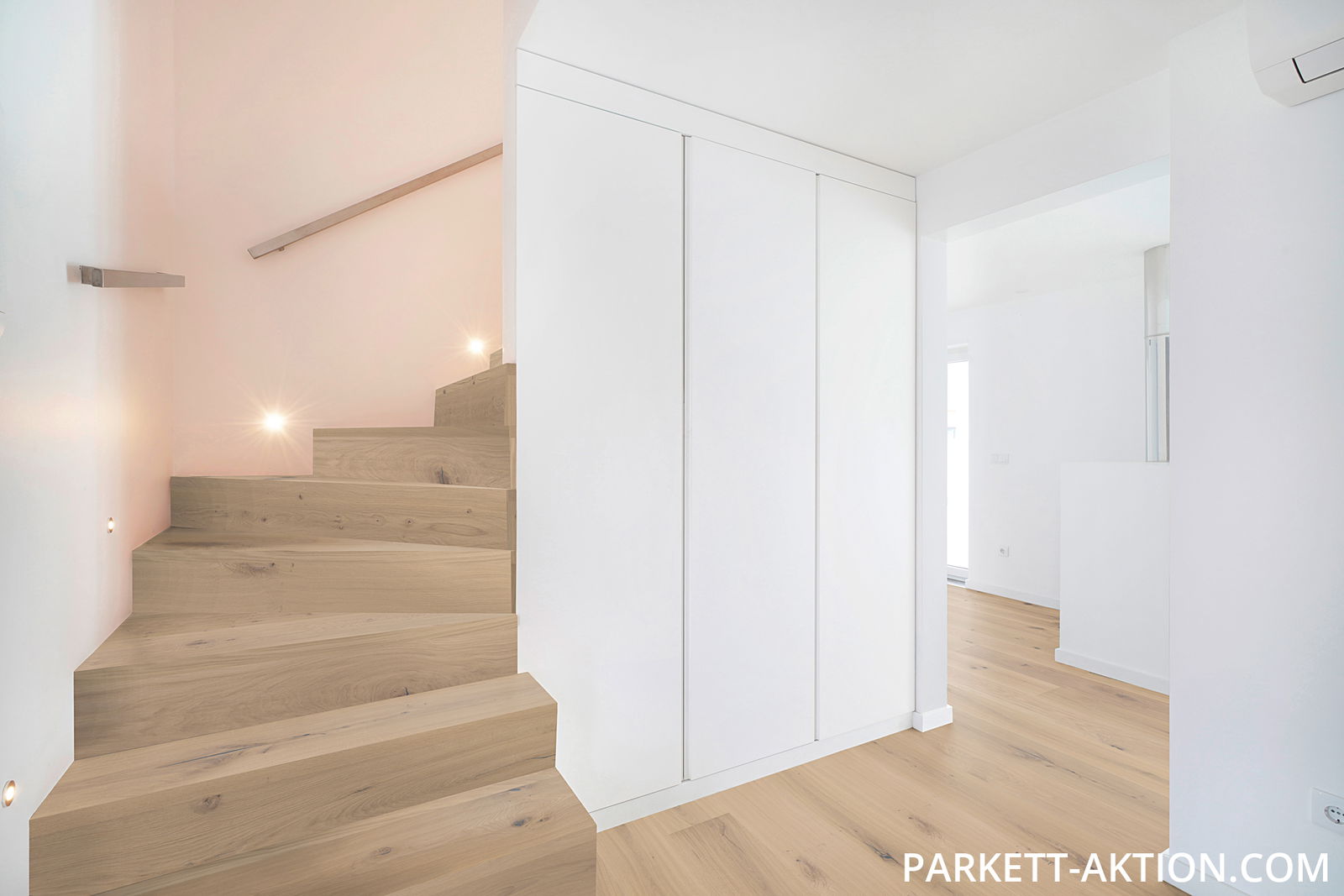 Parket Treppen Profil L modern 101250 eiche gebürstet handgehobelt weiss geölt