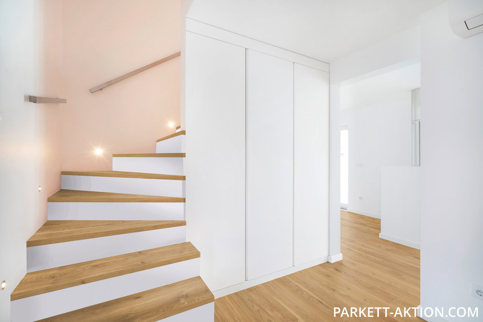 Parkett Treppenkantenprofil "home" zu Artikel 130202 Landhausdielen Eiche hell astig plus gebürstet wohnfertig natur geölt