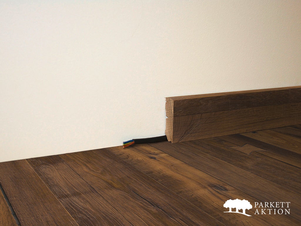 Massivholz Sockelleisten Eiche braun gebeizt gebürstet